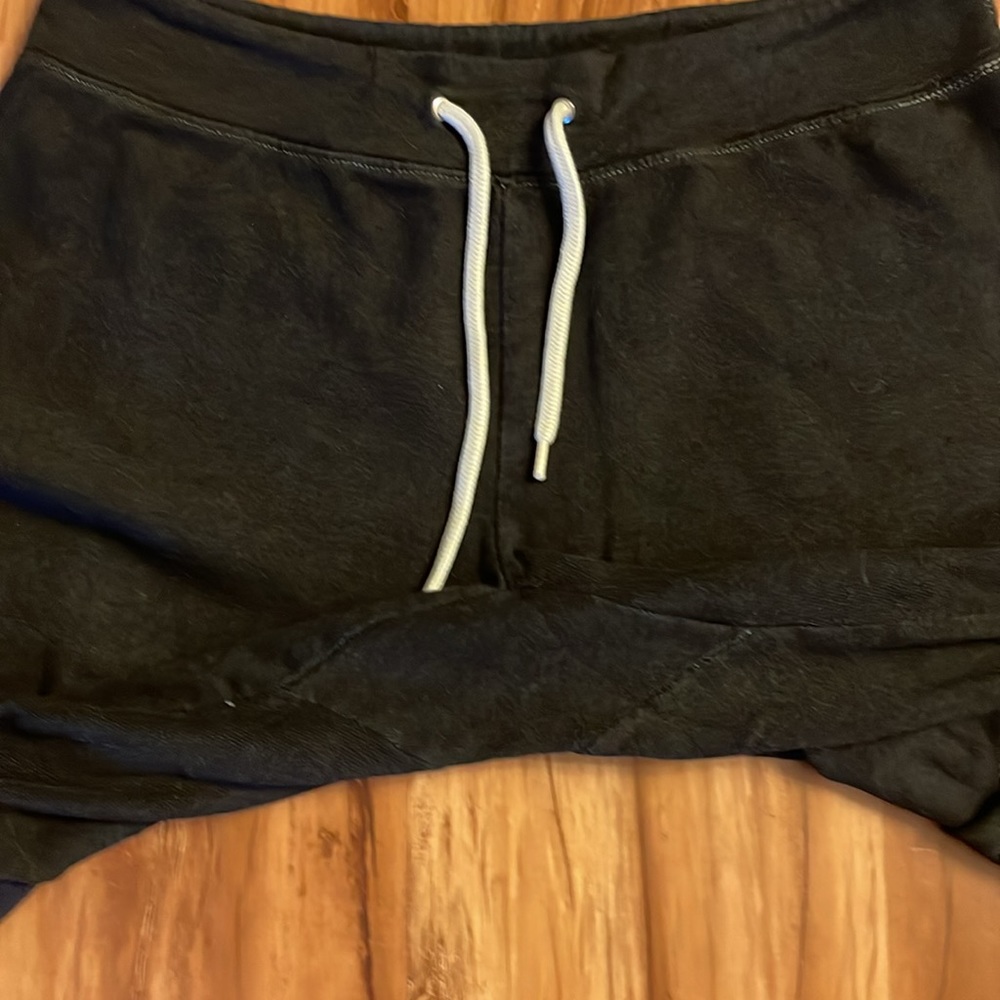 Monrow Black Capri Joggers - Picture 2 of 5